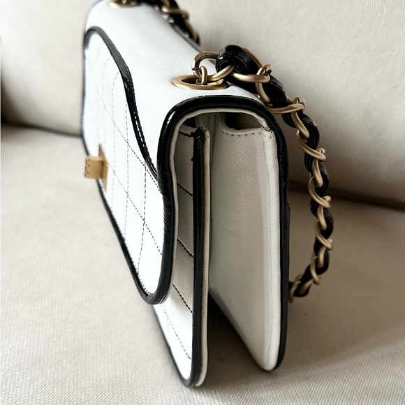 CHANEL Square Quilt Leather Reissue Flap Bag GHW - Picture 7 of 11